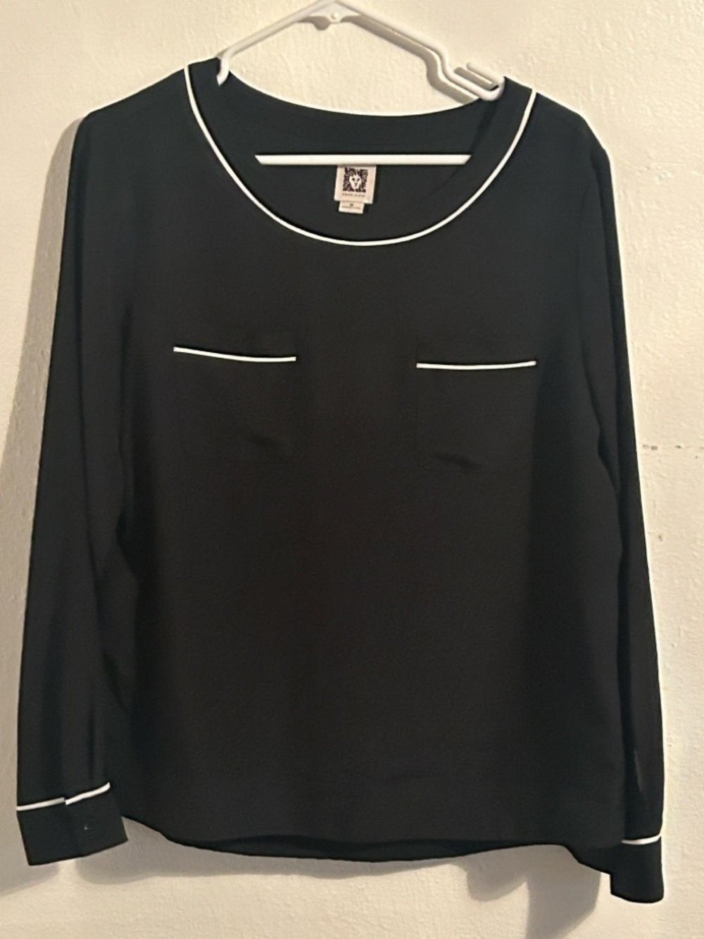 “REASONABLE OFFERS” “ANNE KLEIN”Black Long-Sleeve Blouse & White Piping Detail 🖤